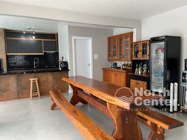 Casa com 405m² 4 quartos e 4 banheiros, à venda, no bairro Costeira em Balneário Barra do Sul