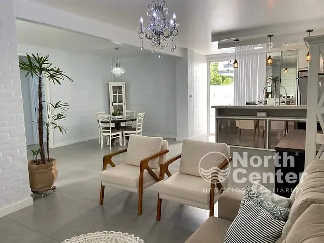 Casa com 405m² 4 quartos e 4 banheiros, à venda, no bairro Costeira em Balneário Barra do Sul