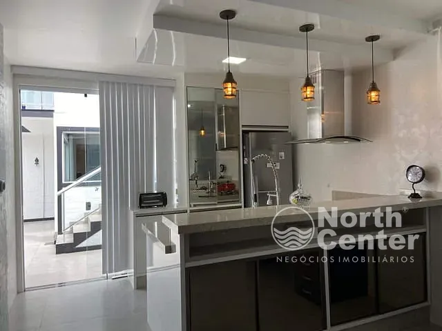 Casa com 405m² 4 quartos e 4 banheiros, à venda, no bairro Costeira em Balneário Barra do Sul