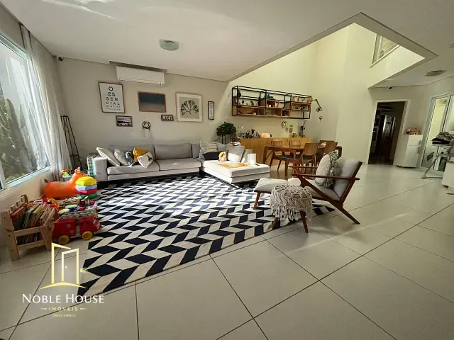 Casa com 200m² 3 quartos e 5 banheiros, para alugar, no bairro Observatório em Vinhedo