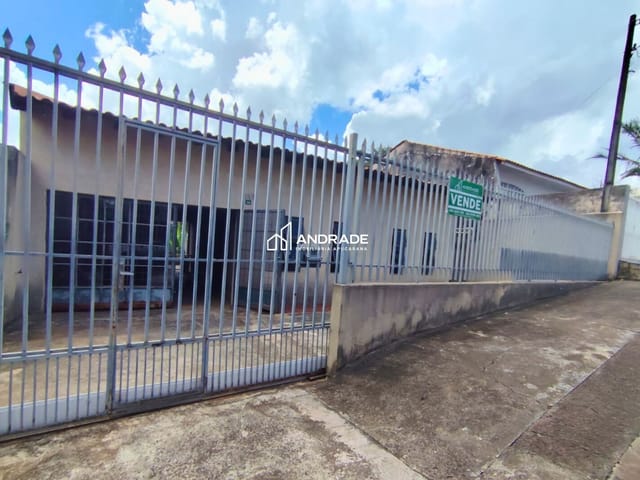 Casa com 413m² 2 quartos e 1 banheiro, à venda, no bairro Jardim Paulista em Apucarana