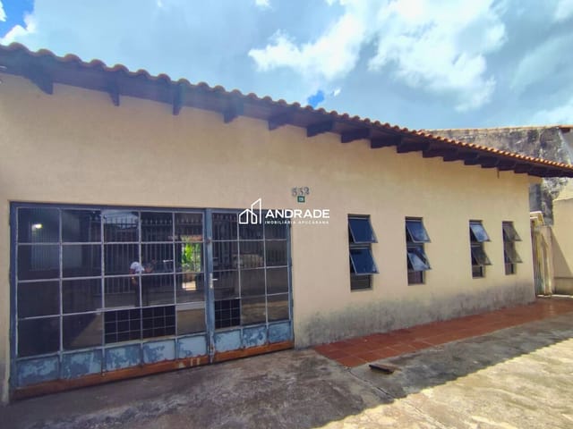 Casa com 413m² 2 quartos e 1 banheiro, à venda, no bairro Jardim Paulista em Apucarana