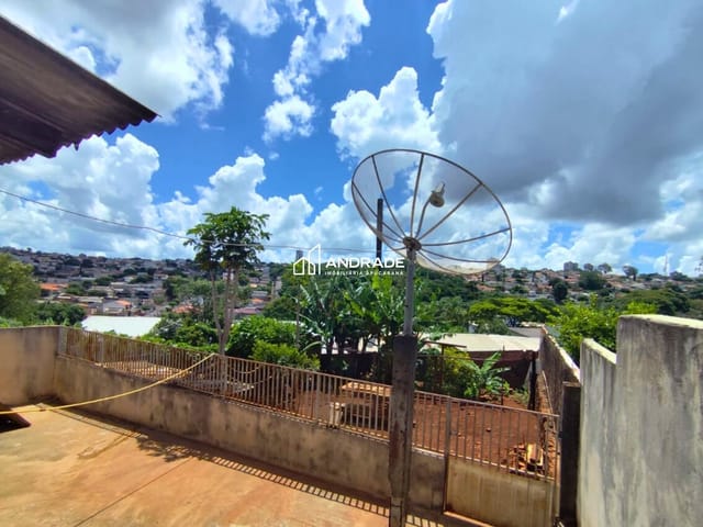 Casa com 413m² 2 quartos e 1 banheiro, à venda, no bairro Jardim Paulista em Apucarana