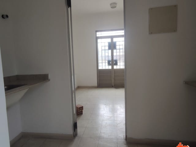 Casa 4 quartos e 1 banheiro, para alugar, no bairro Sacramenta em Belém