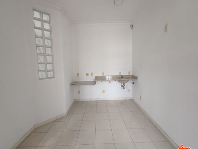 Casa 4 quartos e 1 banheiro, para alugar, no bairro Sacramenta em Belém