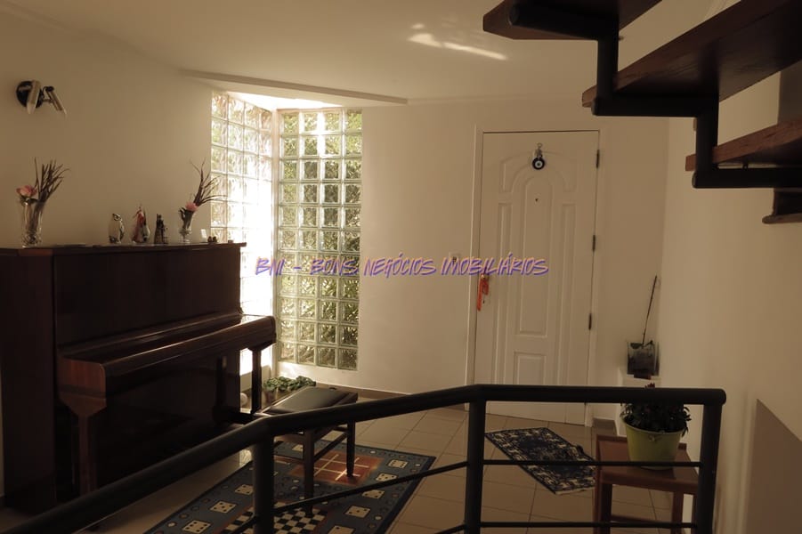 Casa à venda com 4 quartos, 300m² - Foto 1
