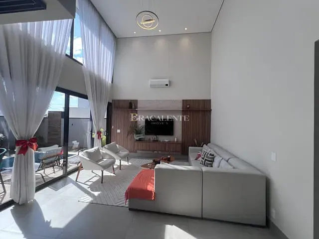 Casa com 300m² 3 quartos e 5 banheiros, à venda, no bairro Pinheiro em Valinhos