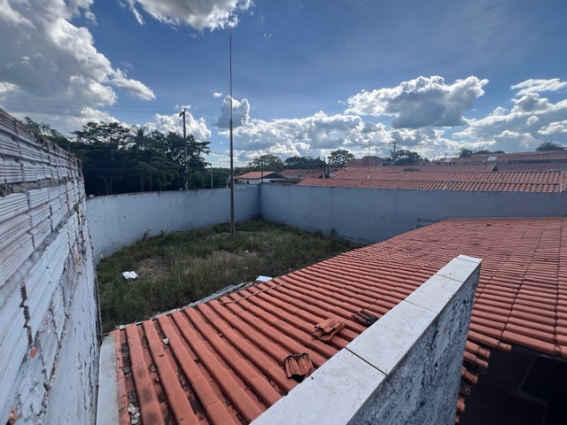 Casa com 299m² 3 quartos e 2 banheiros, para alugar, no bairro Parque Orlanda II em Piracicaba