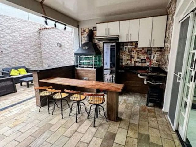 Casa com 250m² 4 quartos e 5 banheiros, à venda, no bairro Jardim das Indústrias em São José dos Campos