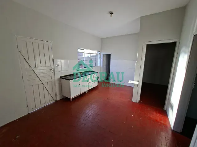 Casa 2 quartos e 2 banheiros, para alugar, no bairro Parque Vista Alegre em Itapeva