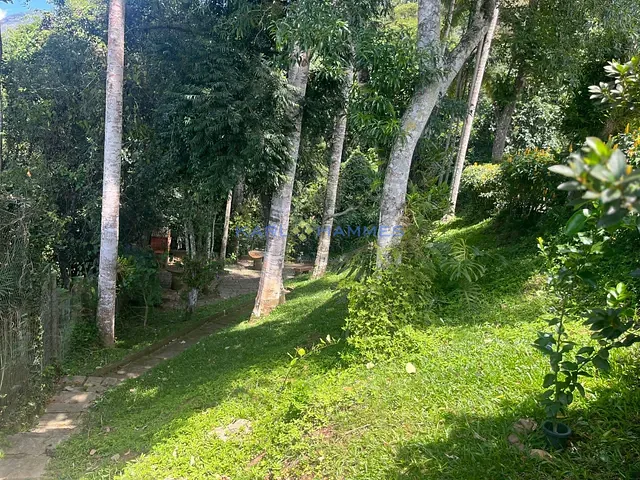 Casa com 830m² 3 quartos e 2 banheiros, à venda, no bairro Araras em Petrópolis
