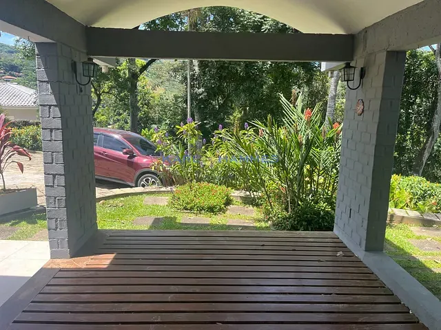 Casa com 830m² 3 quartos e 2 banheiros, à venda, no bairro Araras em Petrópolis