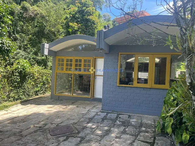 Casa com 830m² 3 quartos e 2 banheiros, à venda, no bairro Araras em Petrópolis
