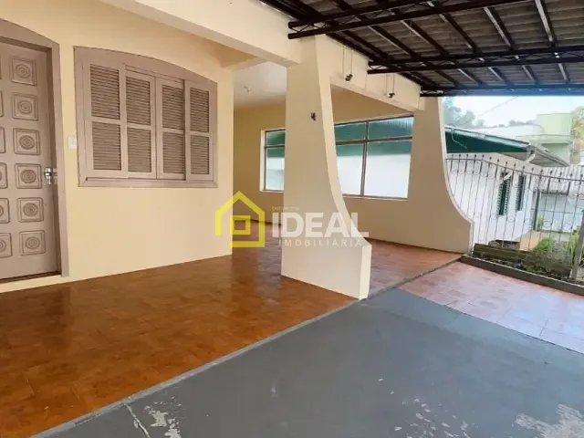 Casa 3 quartos e 2 banheiros, para alugar, no bairro Cinquentenário em Concórdia