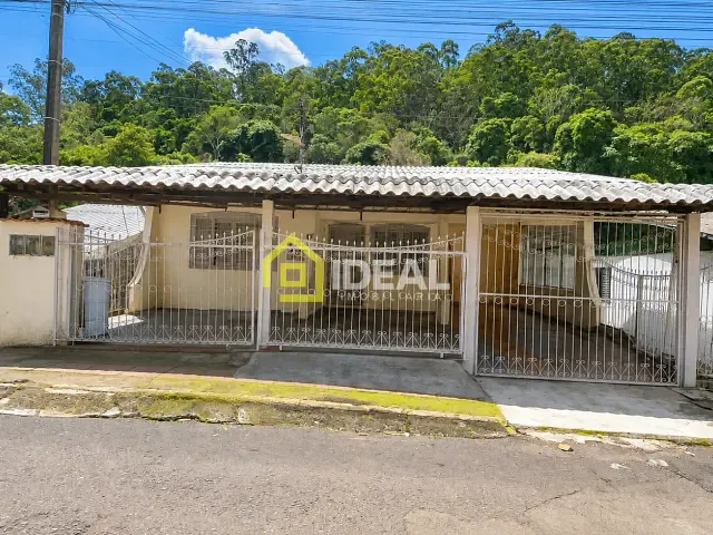 Casa 3 quartos e 2 banheiros, para alugar, no bairro Cinquentenário em Concórdia