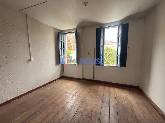 Casa com 140m² 3 quartos e 2 banheiros, para alugar, no bairro Centro em Ilhéus