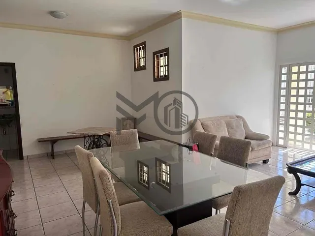 Casa com 366m² 4 quartos e 5 banheiros, à venda, no bairro Jardim Itália em Cuiabá