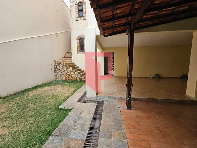 Casa 4 quartos e 4 banheiros, à venda, no bairro Caiçaras em Belo Horizonte
