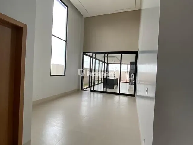 Casa com 360m² 3 quartos e 4 banheiros, à venda, no bairro Condomínio Residencial Gaudi em Anápolis