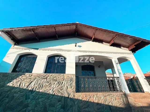 Casa com 266m² 3 quartos e 1 banheiro, à venda, no bairro Jardim Ivete em Itapira