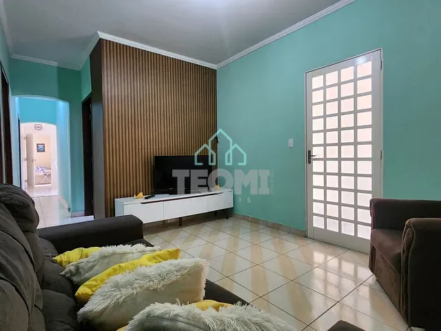 Casa com 242m² 3 quartos e 2 banheiros, à venda, no bairro Jardim Maria Augusta em Taubaté