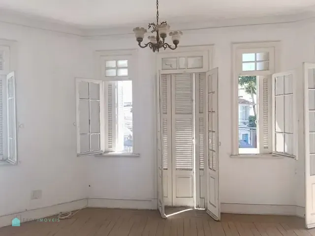 Casa com 140m², para alugar, no bairro Vila Romana em São Paulo
