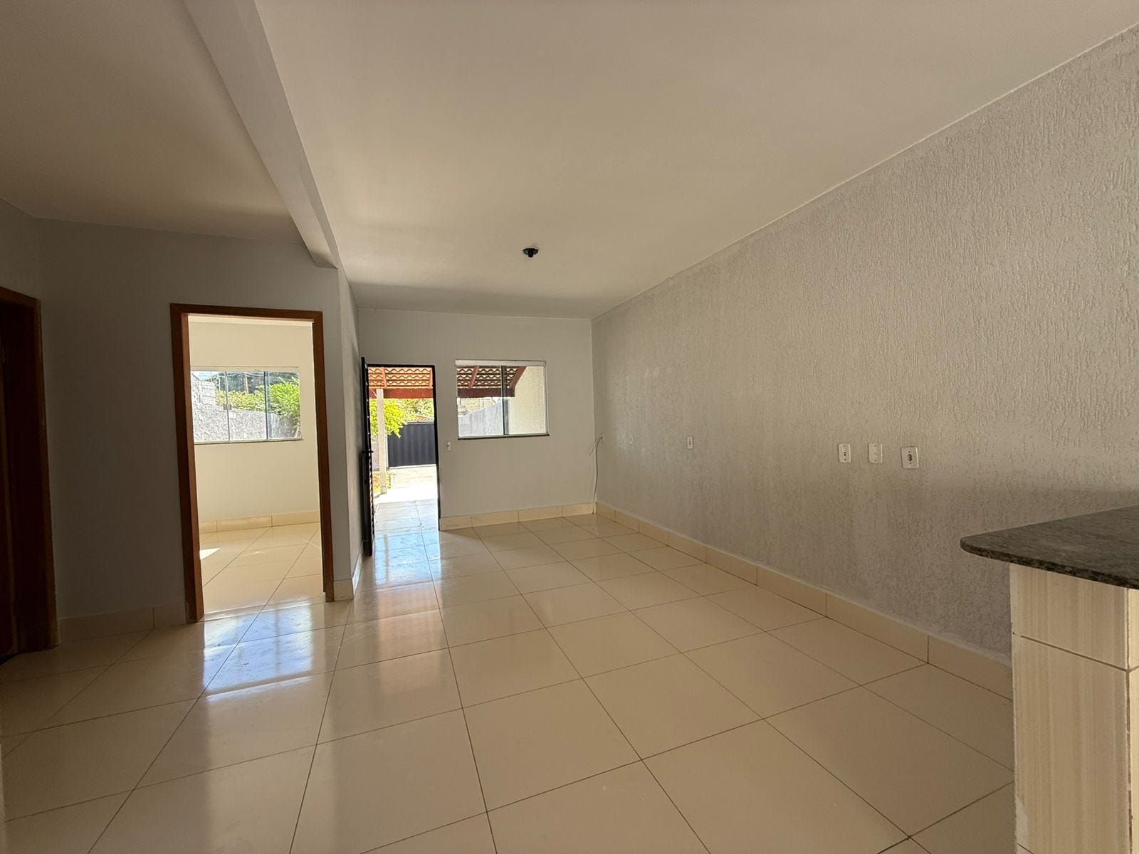 Casa à venda com 2 quartos, 85m² - Foto 1