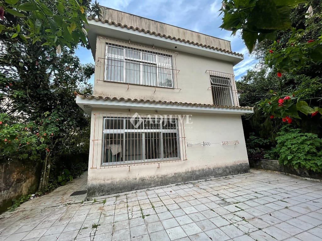 Casa à venda com 4 quartos, 300m² - Foto 1