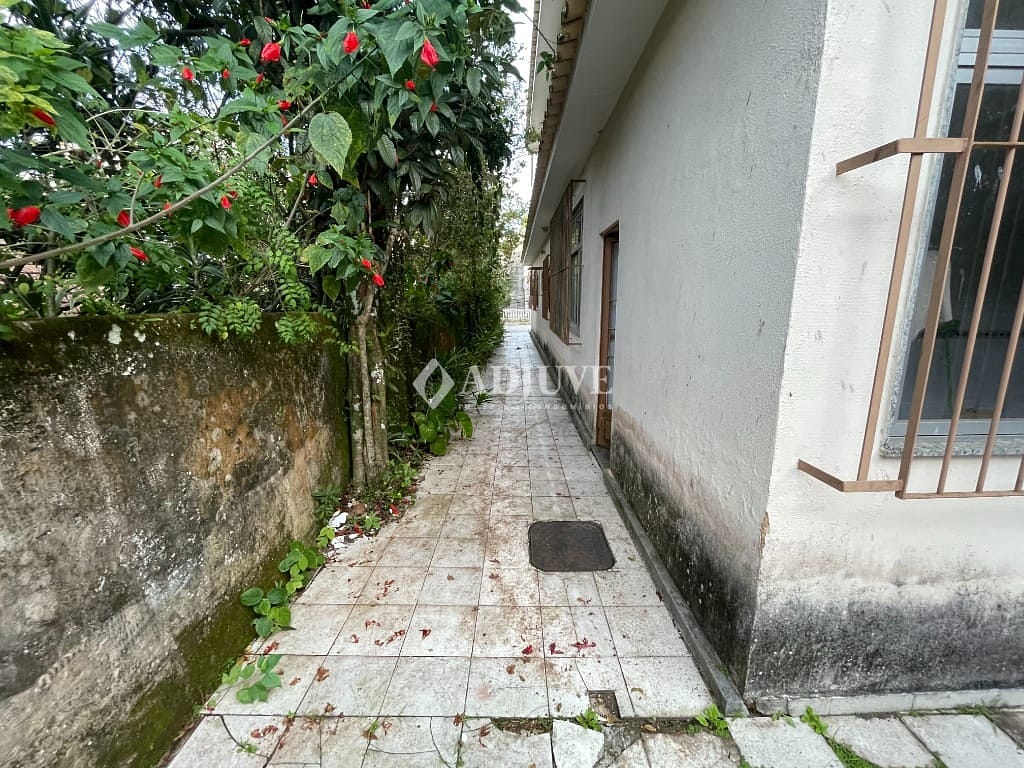 Casa à venda com 4 quartos, 300m² - Foto 3