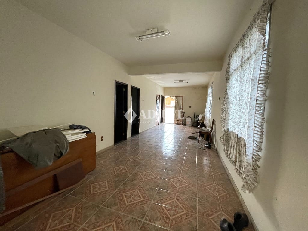 Casa à venda com 4 quartos, 300m² - Foto 10