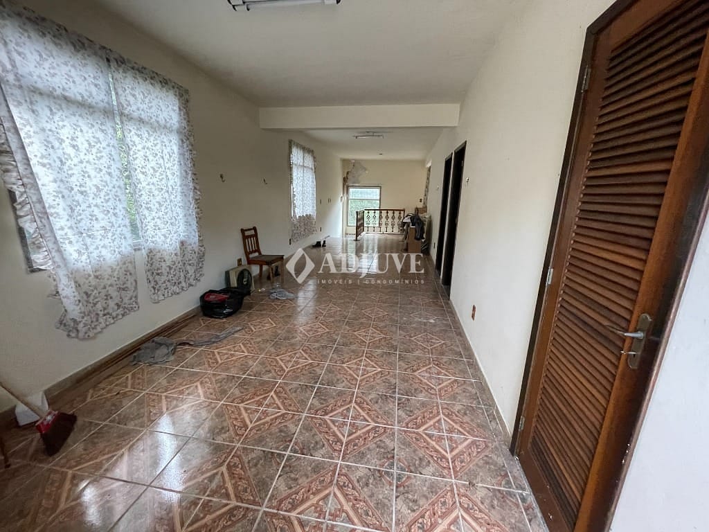 Casa à venda com 4 quartos, 300m² - Foto 11
