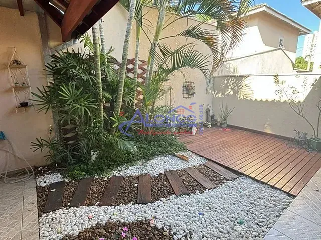 Casa com 140m² 3 quartos e 2 banheiros, para alugar, no bairro Condomínio Residence Club em Jacareí