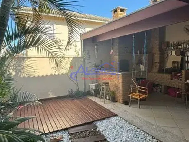Casa com 140m² 3 quartos e 2 banheiros, para alugar, no bairro Condomínio Residence Club em Jacareí