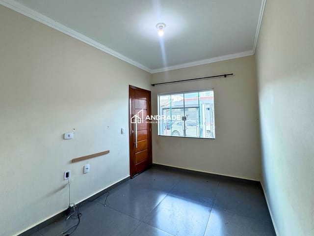 Casa 4 quartos e 2 banheiros, para alugar, no bairro Residencial Interlagos em Apucarana