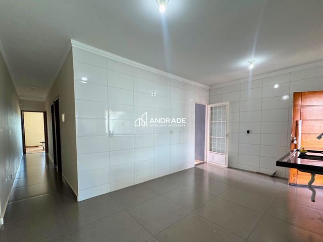 Casa 4 quartos e 2 banheiros, para alugar, no bairro Residencial Interlagos em Apucarana