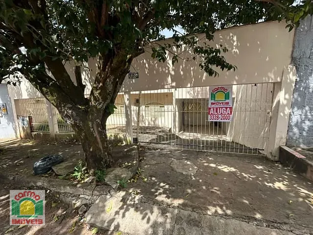 Casa com 360m² 3 quartos e 2 banheiros, para alugar, no bairro Vila Brasil em Anápolis