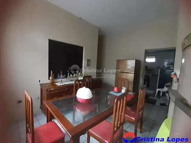 Casa com 300m², à venda, no bairro Centro em Teresina