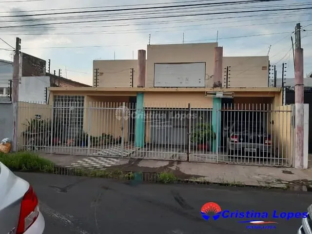 Casa com 300m², à venda, no bairro Centro em Teresina