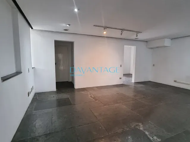 Casa com 207m², para alugar, no bairro Real Parque em São Paulo