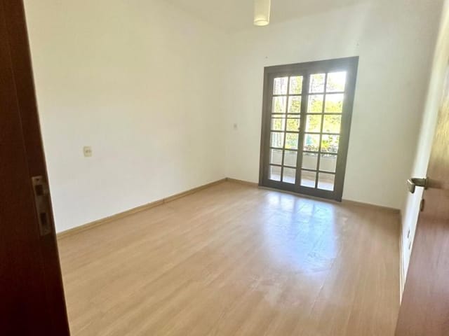 Casa com 800m² 4 quartos e 4 banheiros, à venda ou para alugar, no bairro Conjunto Residencial Esplanada do Sol em São José dos Campos