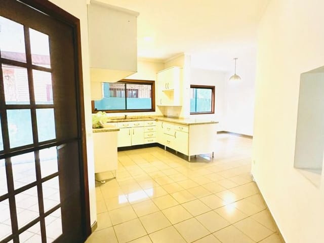 Casa com 800m² 4 quartos e 4 banheiros, à venda ou para alugar, no bairro Conjunto Residencial Esplanada do Sol em São José dos Campos