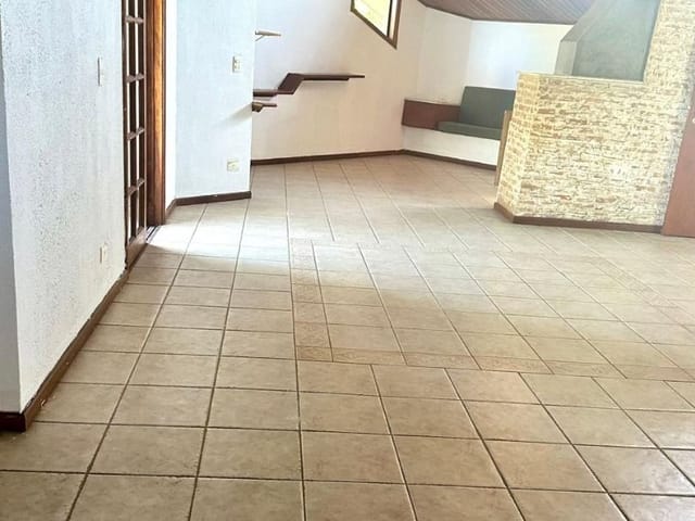 Casa com 800m² 4 quartos e 4 banheiros, à venda ou para alugar, no bairro Conjunto Residencial Esplanada do Sol em São José dos Campos