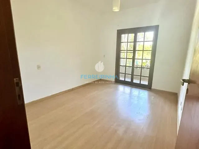 Casa com 800m² 4 quartos e 4 banheiros, à venda ou para alugar, no bairro Conjunto Residencial Esplanada do Sol em São José dos Campos