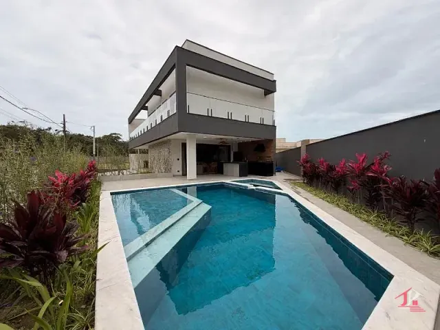 Casa 6 quartos e 6 banheiros, à venda, no bairro Jardim Márcia em Peruíbe