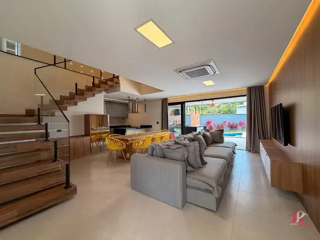 Casa 6 quartos e 6 banheiros, à venda, no bairro Jardim Márcia em Peruíbe