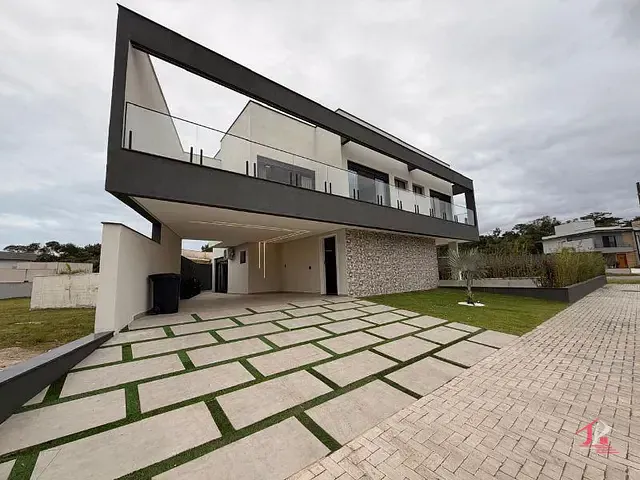 Casa 6 quartos e 6 banheiros, à venda, no bairro Jardim Márcia em Peruíbe