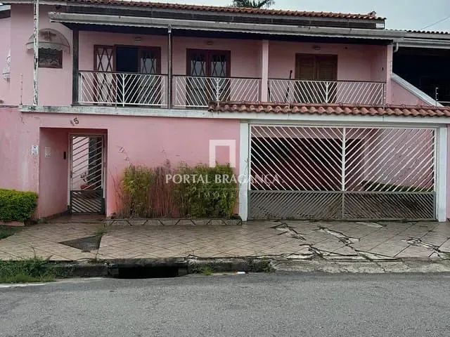 Casa com 400m² 4 quartos e 6 banheiros, à venda, no bairro Jardim Primavera em Bragança Paulista