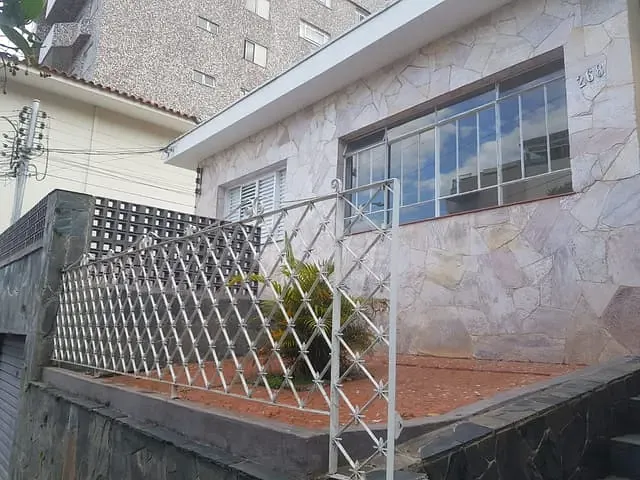 Casa 3 quartos e 2 banheiros, para alugar, no bairro Centro em Poços de Caldas