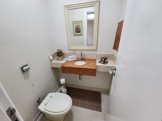 Casa com 250m² 4 quartos e 5 banheiros, à venda, no bairro Santa Rosa em Vinhedo