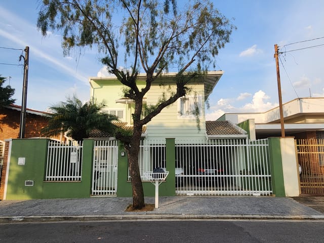 Casa com 250m² 4 quartos e 5 banheiros, à venda, no bairro Santa Rosa em Vinhedo